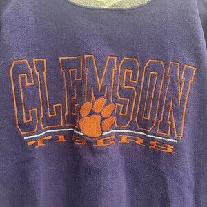 Vtg Clemson Tigers Purple Embroidered Spell out Sweatshirt Men’s Medium USA